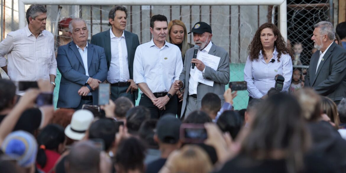 na-favela-do-moinho,-lula-assina-acordo-habitacional-para-moradores