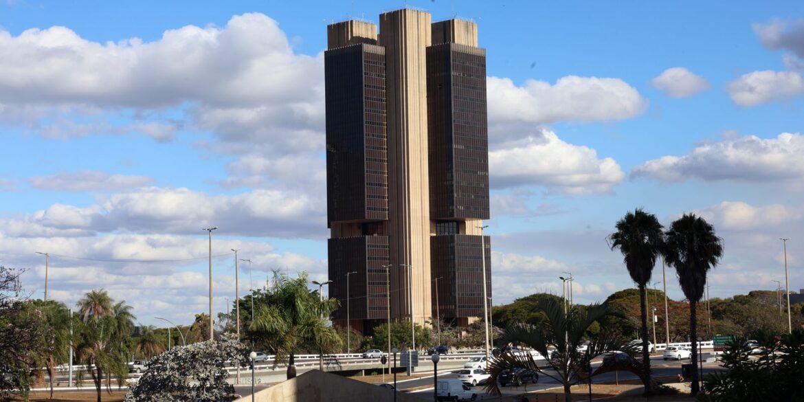 bc-so-publicara-nova-carta-em-abril,-caso-ipca-continue-acima-do-teto