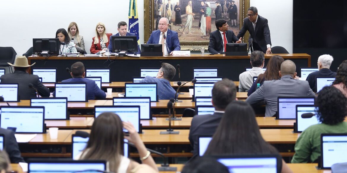 ccj-aprova-aumento-de-pena-para-aliciamento-de-criancas-na-internet