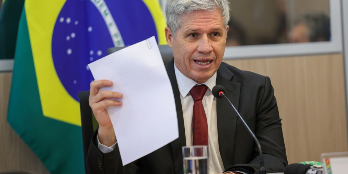 governo-pode-prorrogar-brasil-soberano,-diz-teixeira 