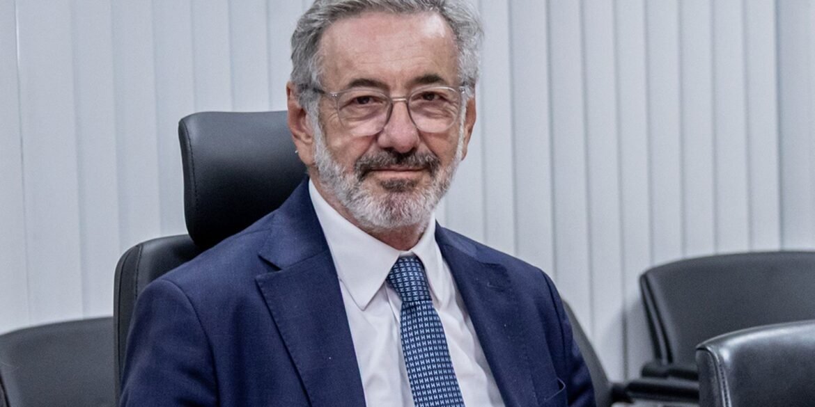 novo-ministro-do-desenvolvimento-apoia-jornada-de-40-horas