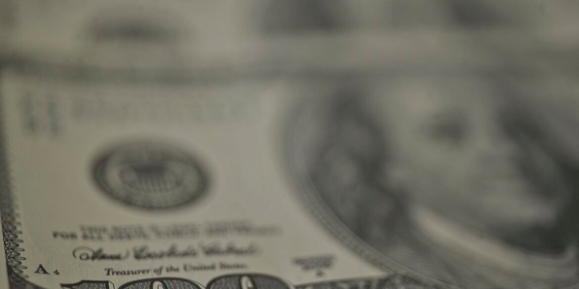 dolar-recua,-bolsa-cai-e-petroleo-dispara-com-tensao-no-oriente-medio