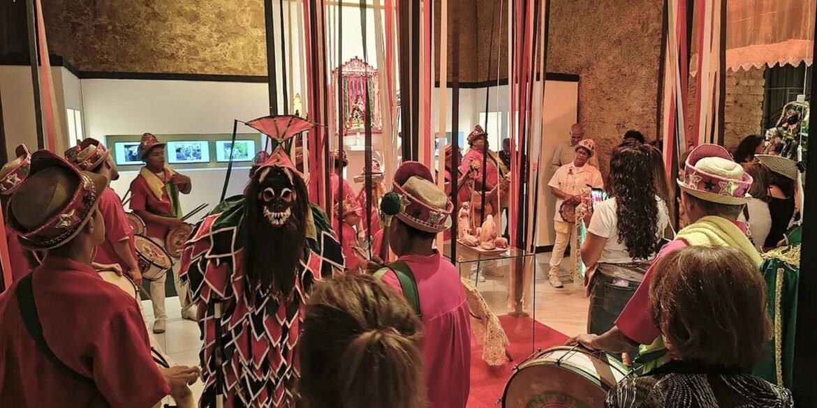 exposicao-em-niteroi-apresenta-elementos-do-bordado-e-da-folia-de-reis